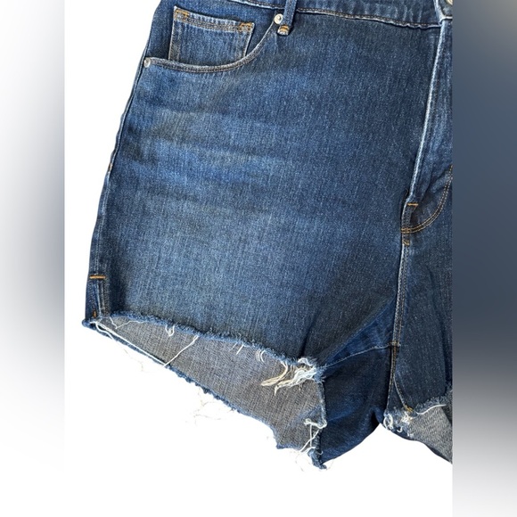 Good American Plus Size Cutoff High Waist Denim Shorts - Picture 5 of 8